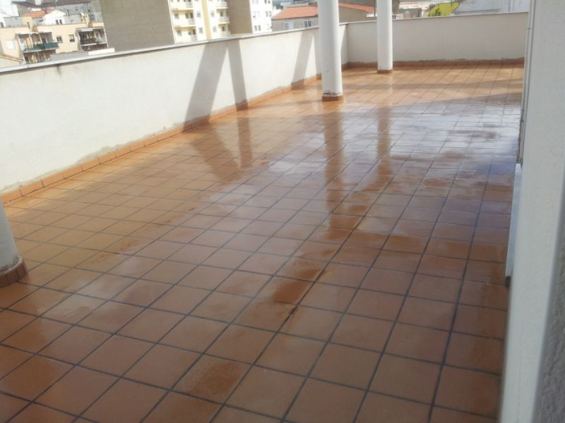 Cách chống thấm sân thượng đã lát gạch