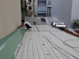chống thấm mái tôn giáp tường