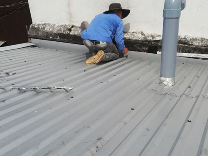 chống thấm mái tôn giáp tường